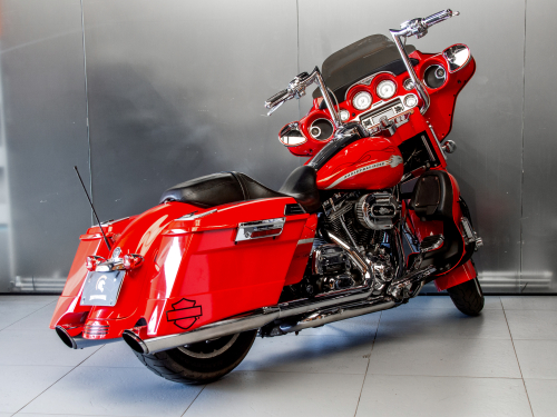 Harley-Davidson CVO Street Glide фото 4