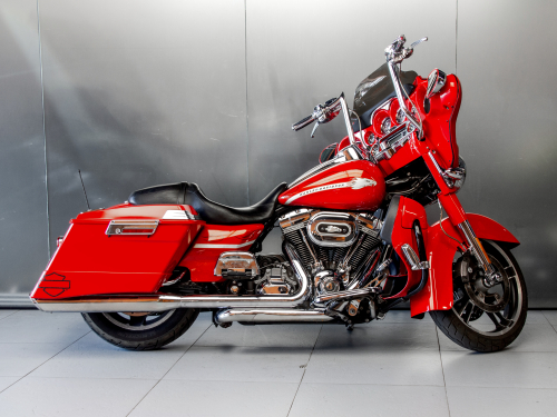 Harley-Davidson CVO Street Glide фото 3