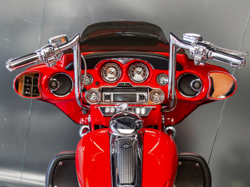 Harley-Davidson CVO Street Glide фото 15