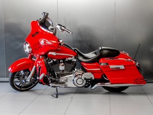 Harley-Davidson CVO Street Glide фото 6